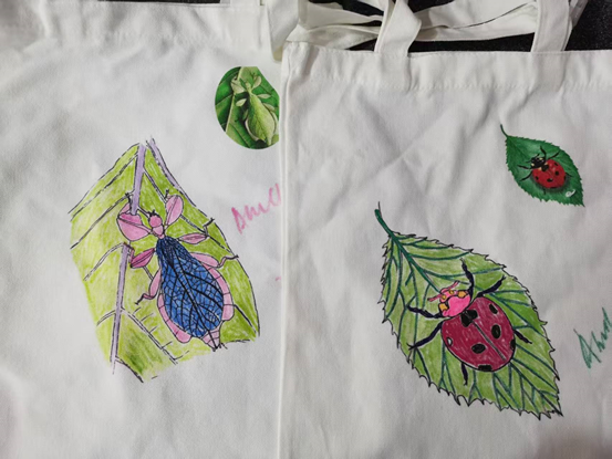 昆虫布袋彩绘活动仅限节假日开放。（节假日活动时间9:30-15:30）